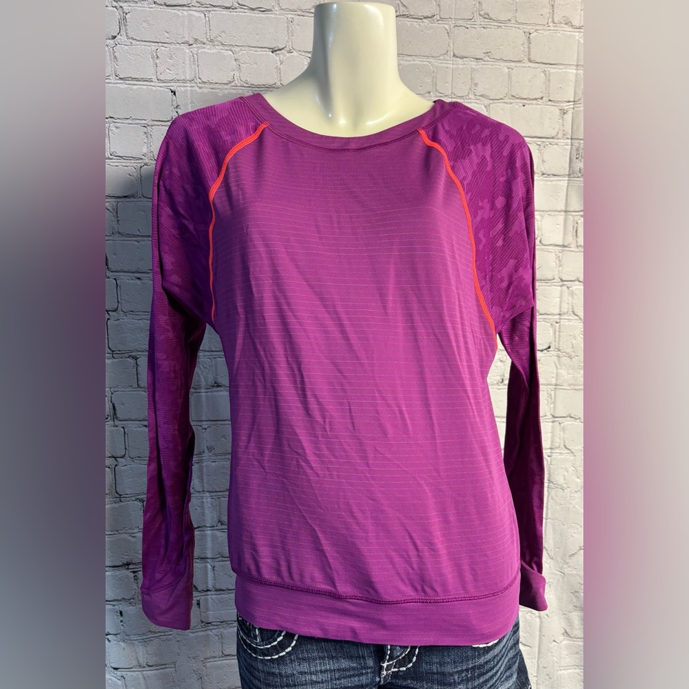 Women’s size 6 lululemon Run for Days long sleeve